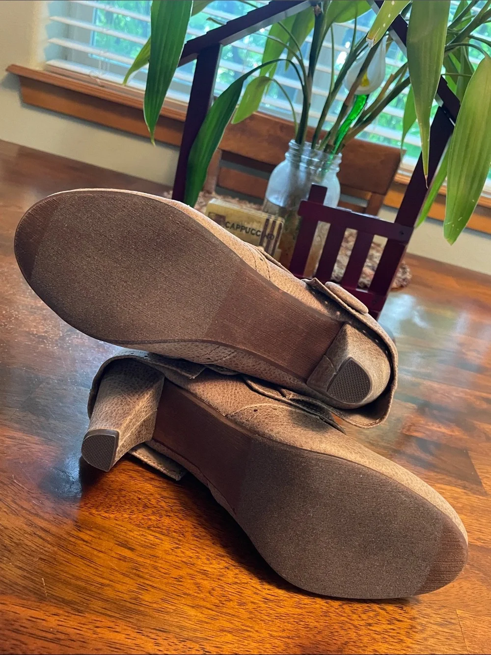 NOT RATED Cowgirl Star Booties Women’s 8 EUR 39 Taupe
